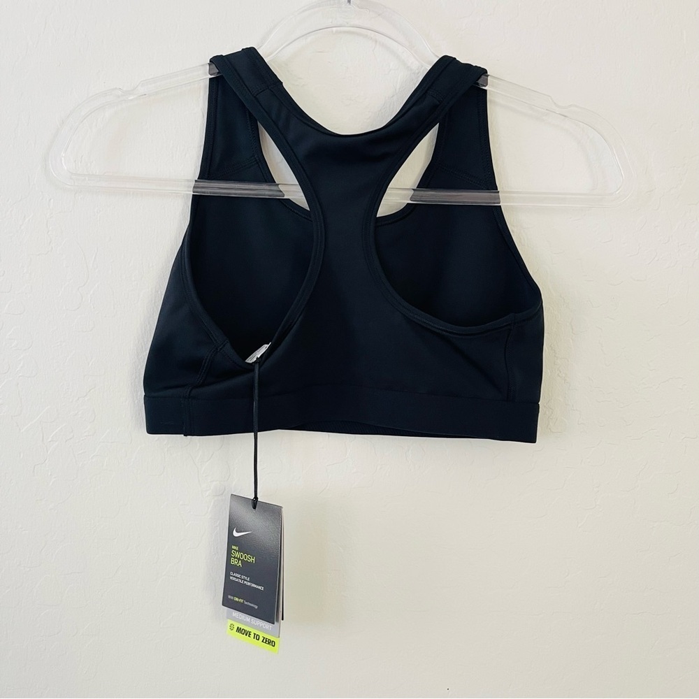 Nike Women’s Sports Bra/ Spandex Shorts Set - Picture 3 of 12